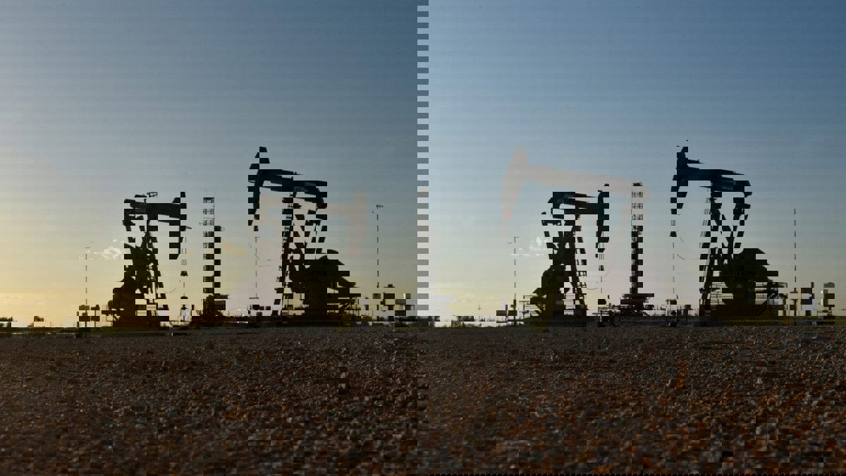 النفط في طريقه لسادس أسبوع من المكاسب وسط مخاوف إزاء الإمدادات