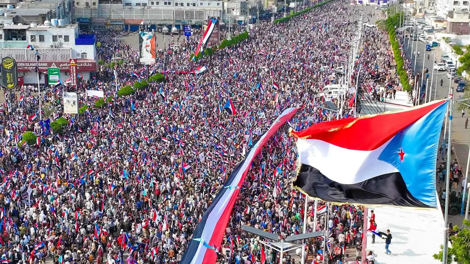 "مليونيات" الشارع الجنوبي تُعيد رسم المعادلة السياسية في اليمن