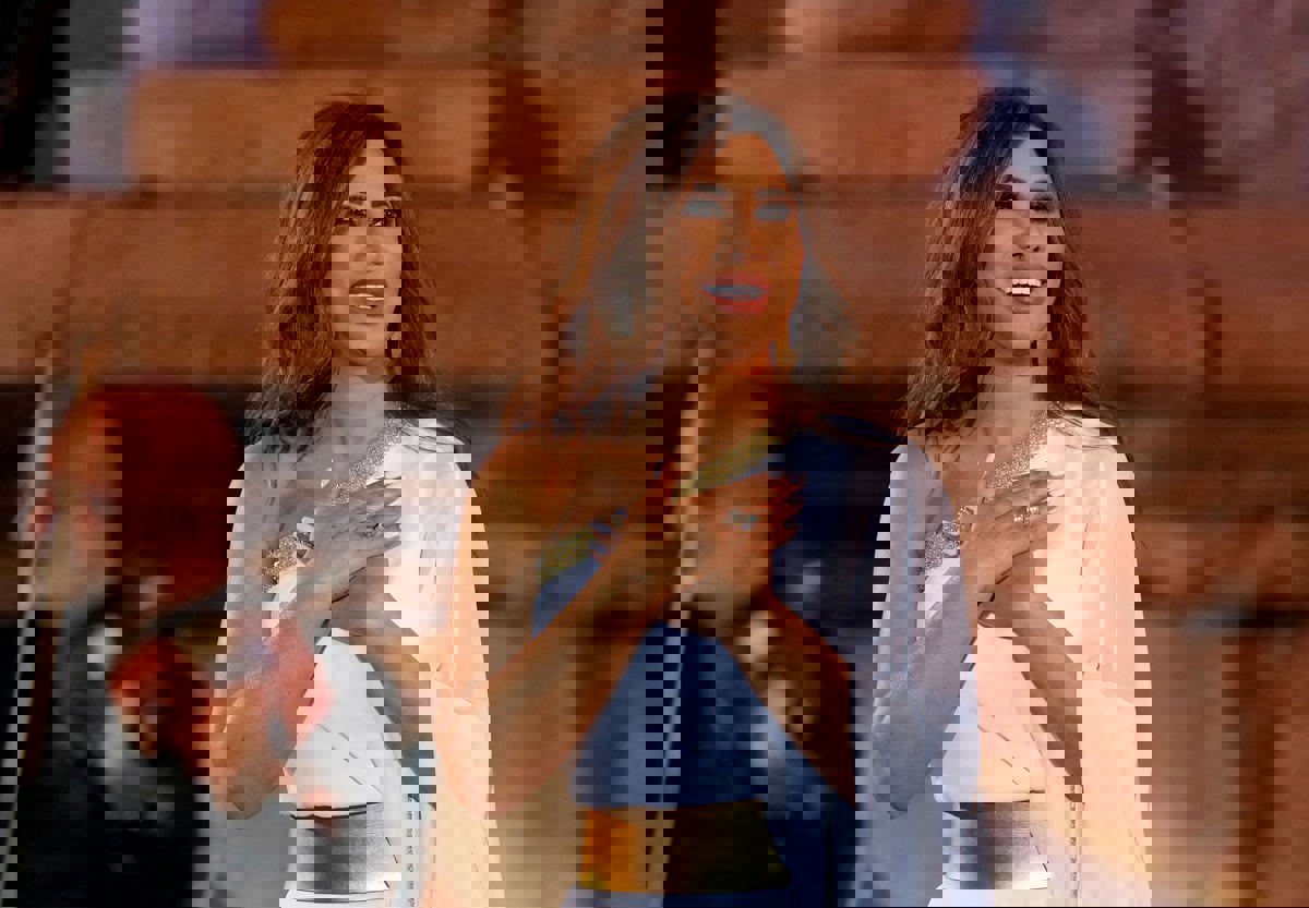 نجوى كرم تلبس الأبيض وتعلن زواجها رسميًّا (فيديو)