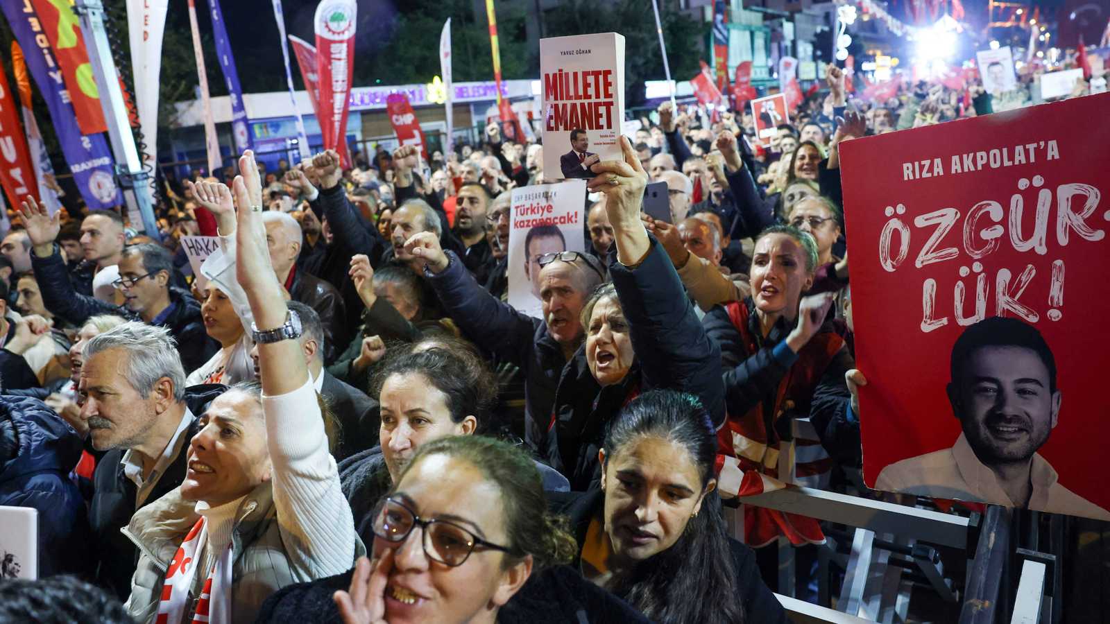 رغم تهم الفساد.. ماذا كشفت جلسة محاكمة أكرم أوغلو عن شعبيته؟