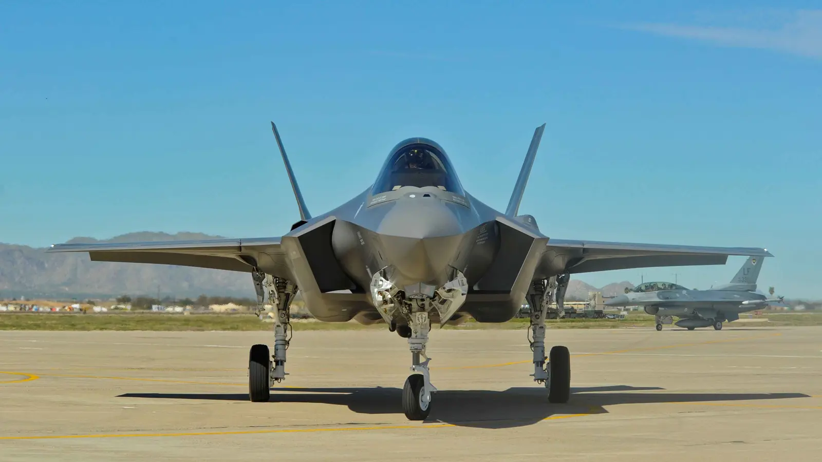 بريطانيا تشتري مقاتلات قادرة على حمل أسلحة نووية