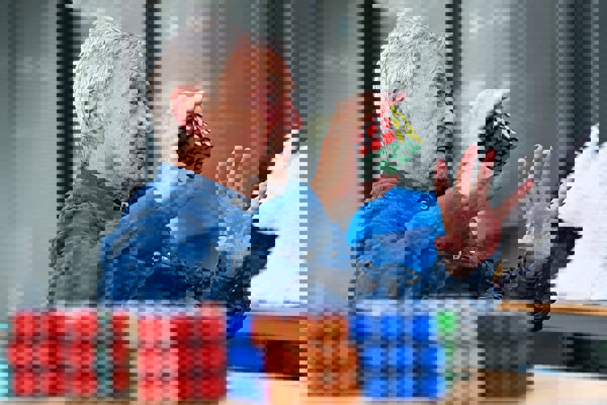 مبتكر "مكعب روبيك" يؤكد أهميته في عالم تغزوه الشاشات