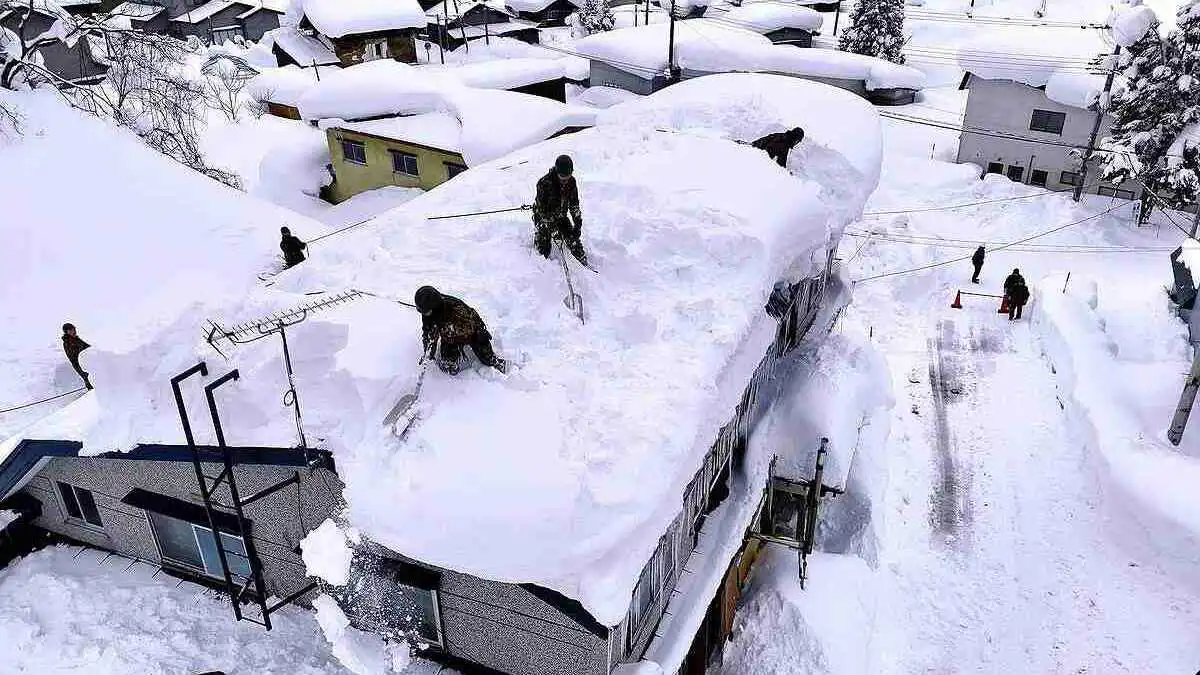 اليابان.. 46 قتيلاً جراء تساقط الثلوج الكثيفة (فيديو)