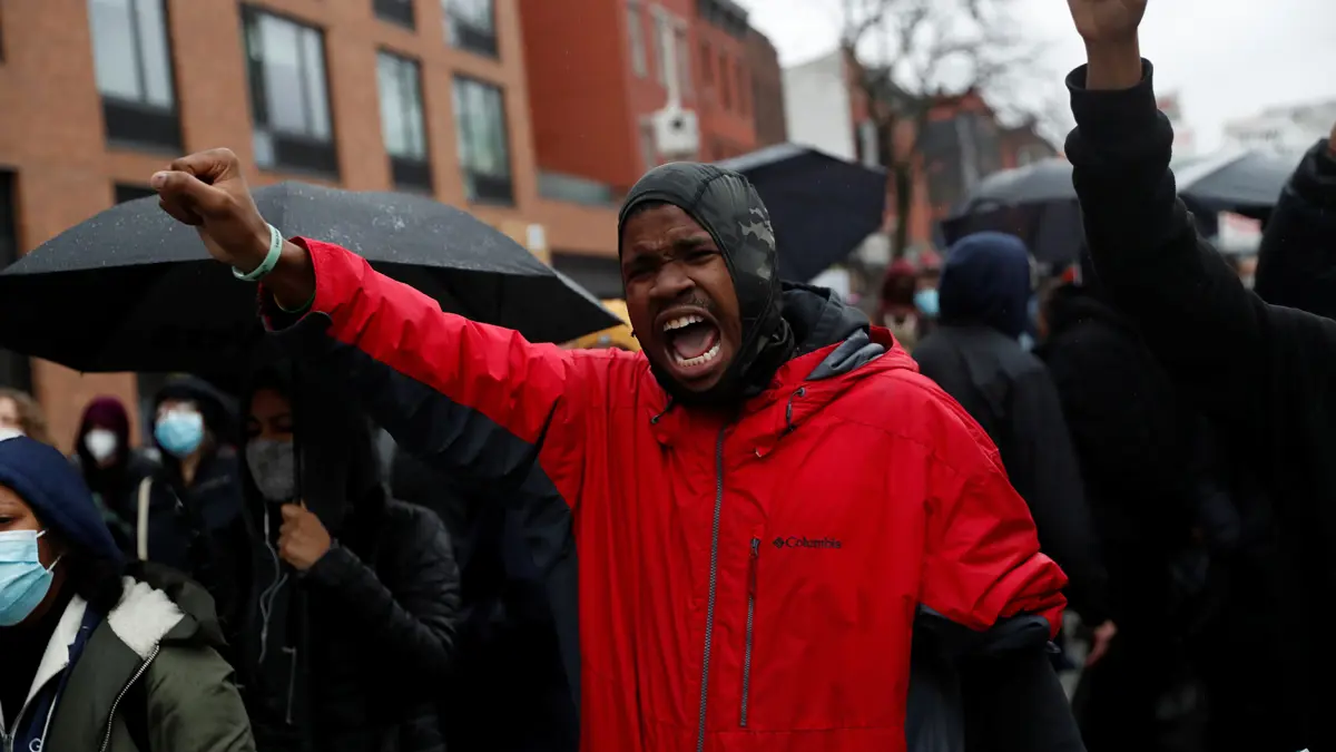 حظر تجول في مينيابوليس بعد مقتل شاب أسود برصاص شرطي