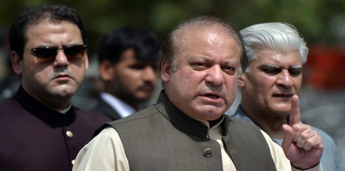 رئيس وزراء باكستان المعزول نواز شريف يطلب مراجعة قرار عزله