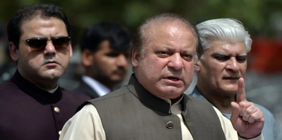 رئيس وزراء باكستان المعزول نواز شريف يطلب مراجعة قرار عزله