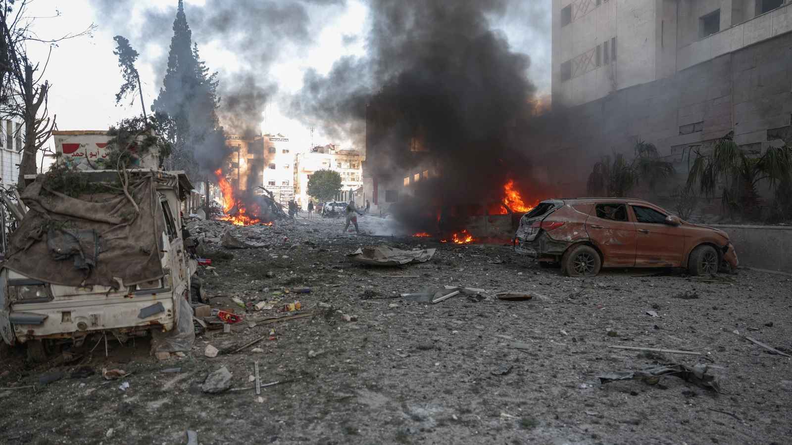 100 غارة في يوم واحد.. سوريا تحت نيران القصف الإسرائيلي