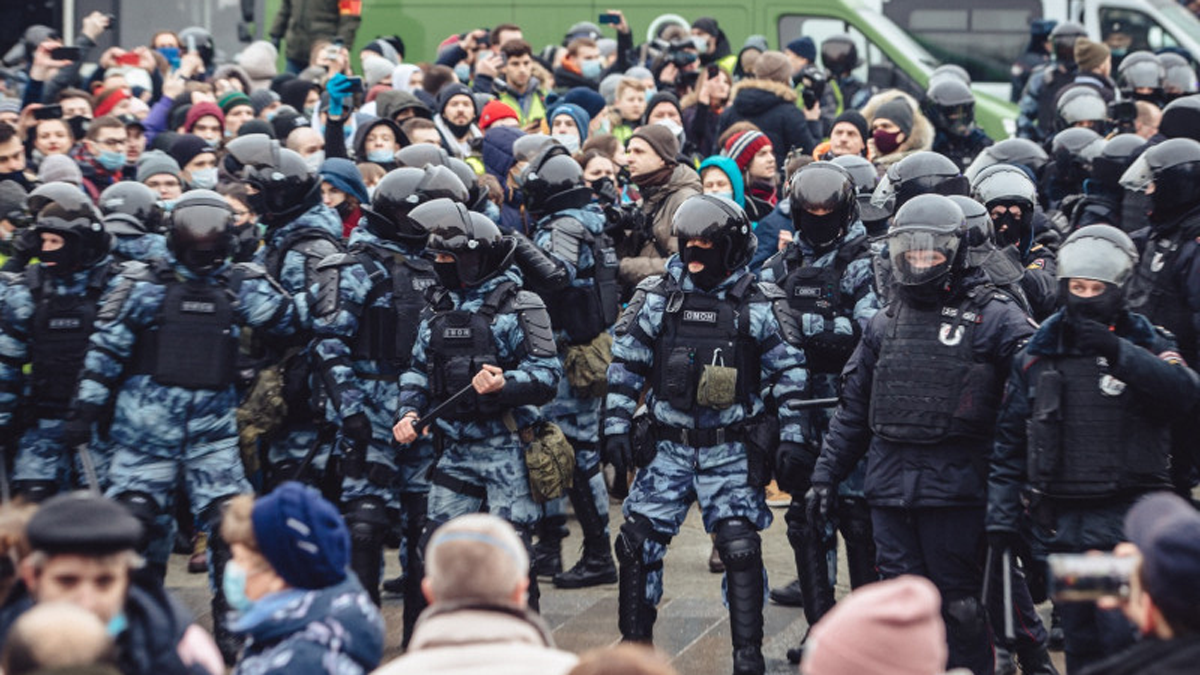 "فورين بوليسي": بوتين يفقد توازنه بعد عودة أليكسي نافالني.. والكرملين في مأزق