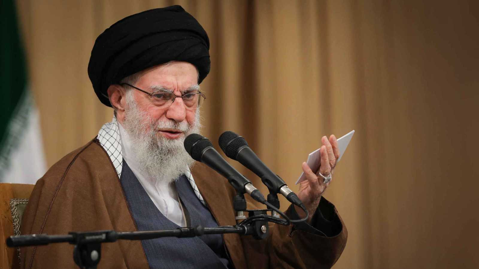 "لا رسائل إيرانية لواشنطن عبر الوسطاء".. خامنئي يكذّب الأنباء