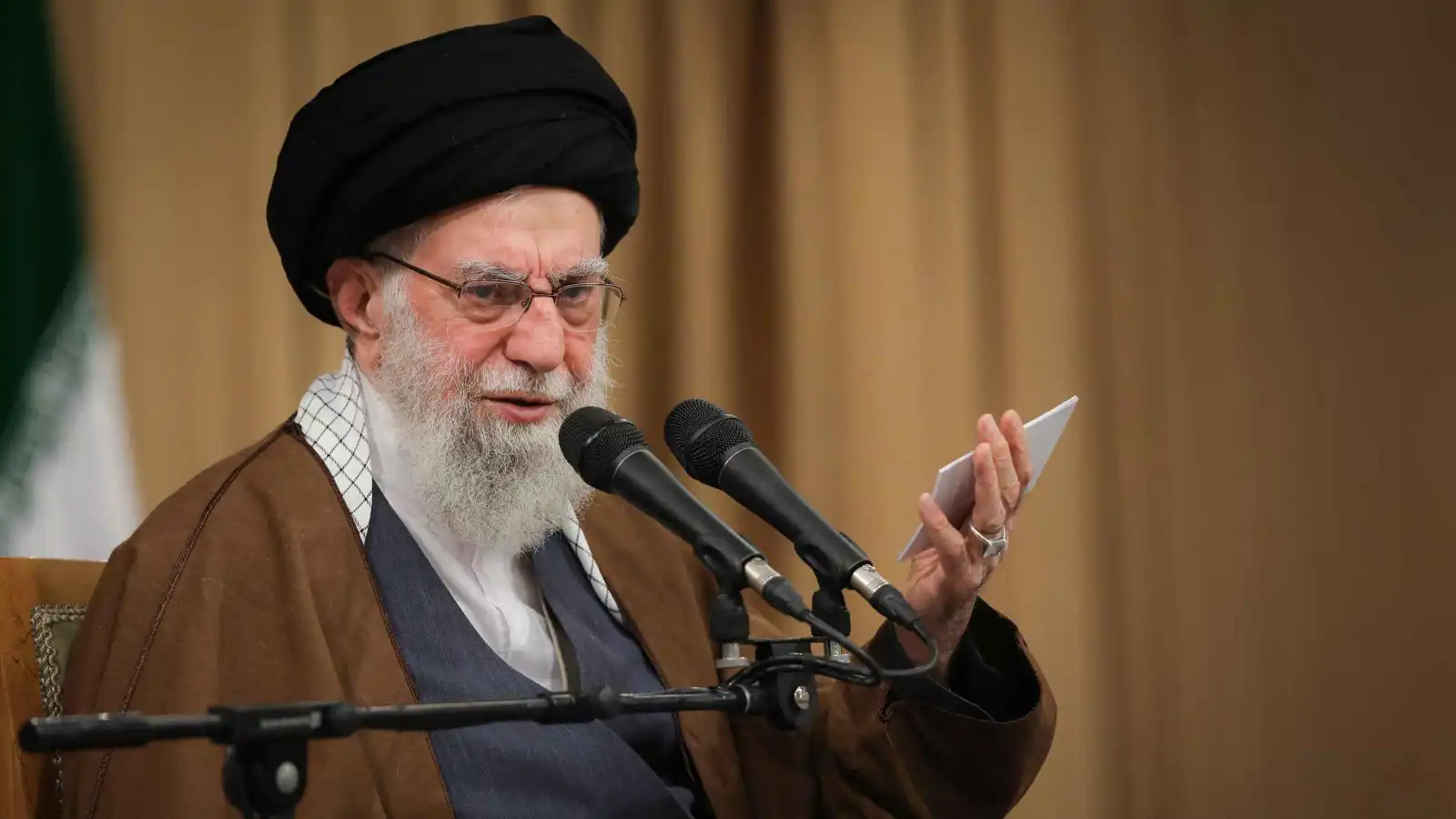 "لا رسائل إيرانية لواشنطن عبر الوسطاء".. خامنئي يكذّب الأنباء