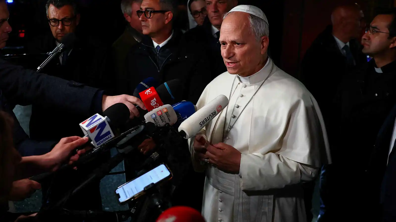 بابا الفاتيكان: التهديدات الموجهة للشعب الإيراني "غير مقبولة"