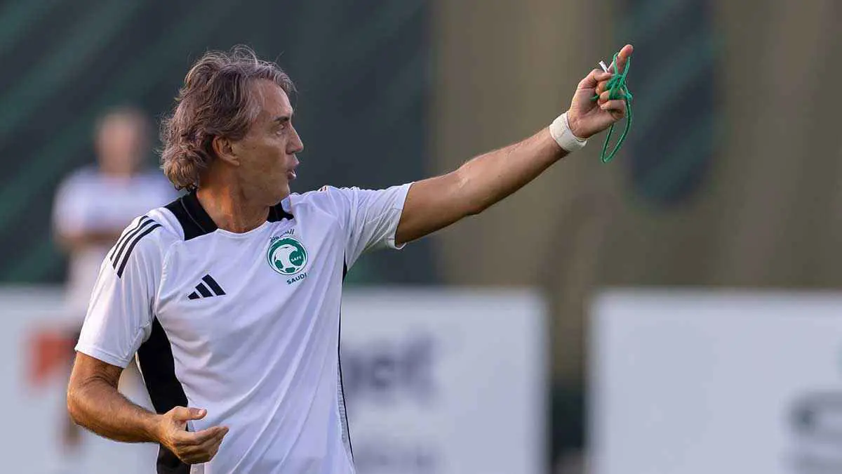 "كركب الدنيا".. عبد الله فلاته يوجه اتهامًا خطيرًا لمانشيني (فيديو)