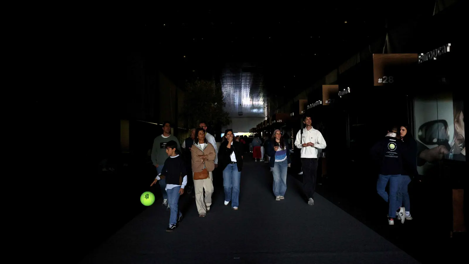 إسبانيا تعلن عودة الكهرباء إلى مناطق عدة في البلاد