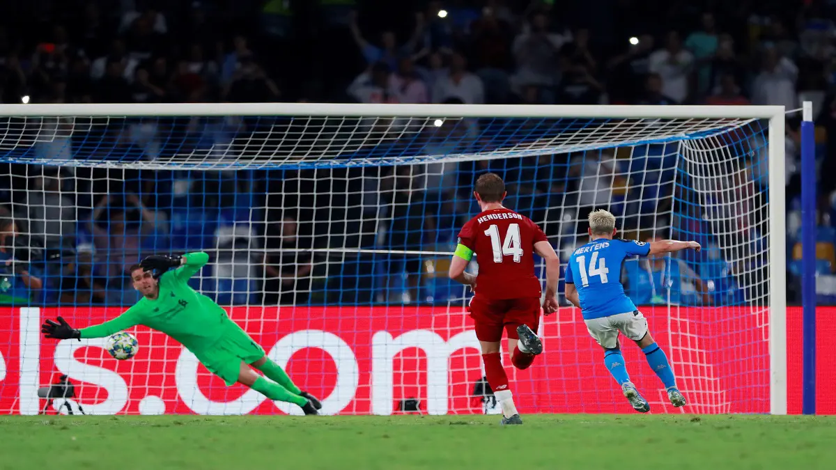 أهداف مباراة ليفربول ونابولي.. 2-0 للفريق الإيطالي (فيديو)
