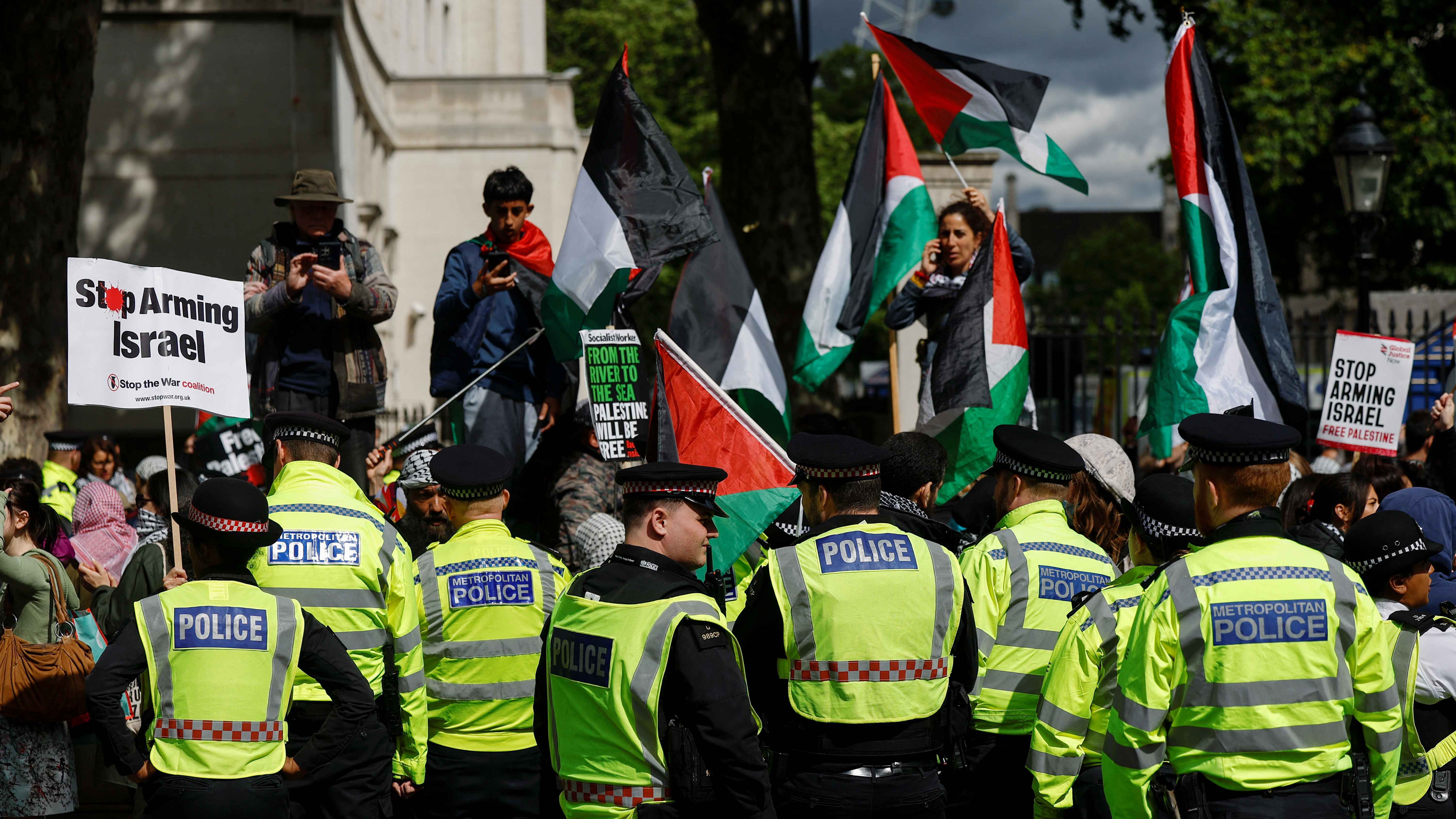 الأولى منذ فوز "العمال".. حملة اعتقالات ضد مؤيدين لفلسطين في لندن‎ (صور)