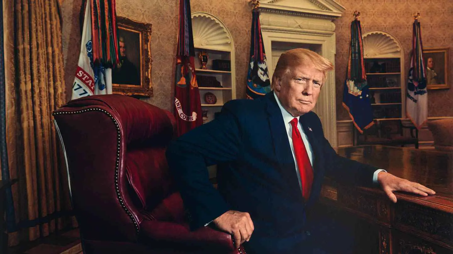 بعد تاج الملك.. ترامب بزي "سوبرمان" (صورة)