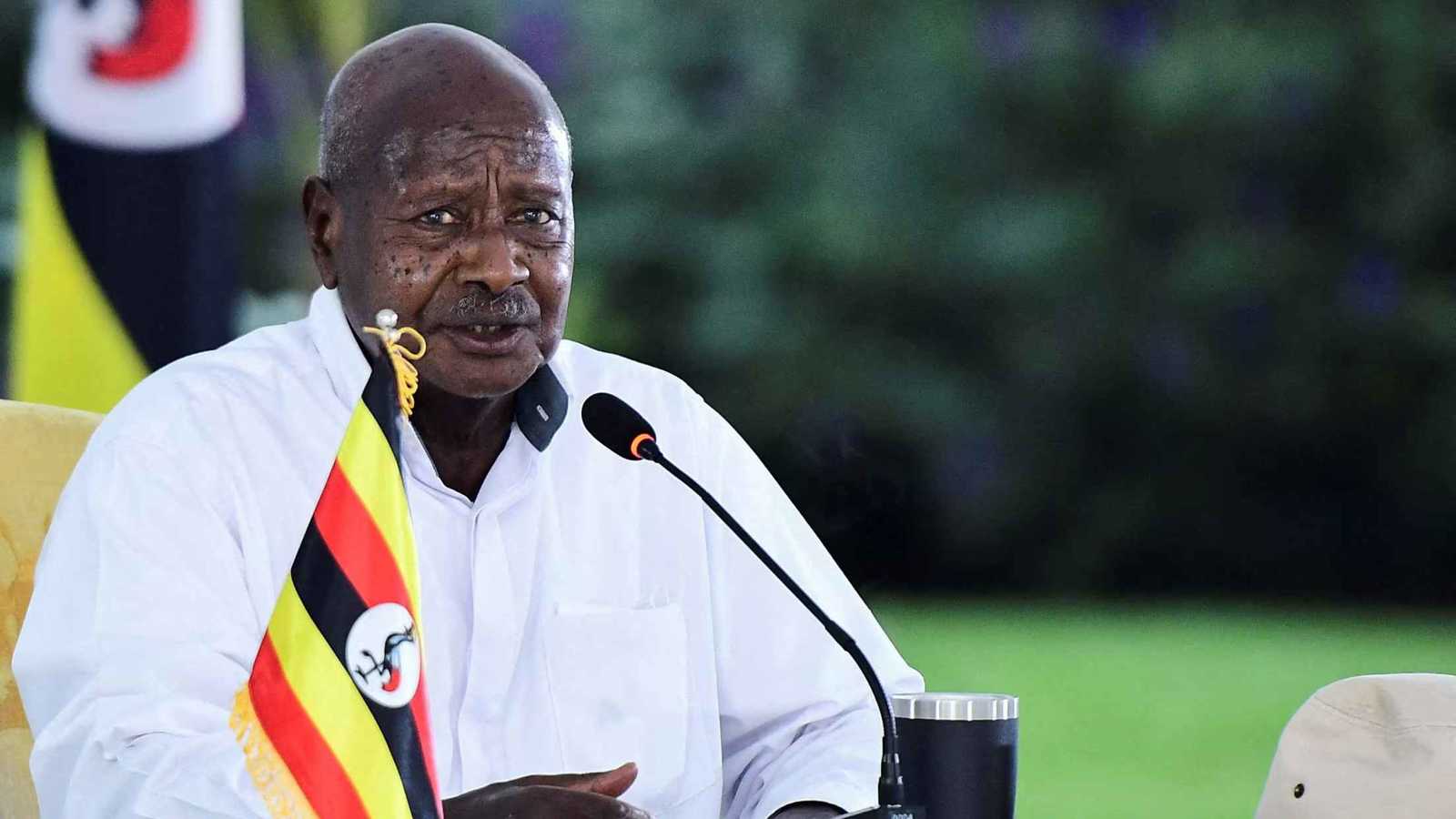 سلمتها شحنة عسكرية.. ما سر التقارب بين أوغندا وروسيا؟