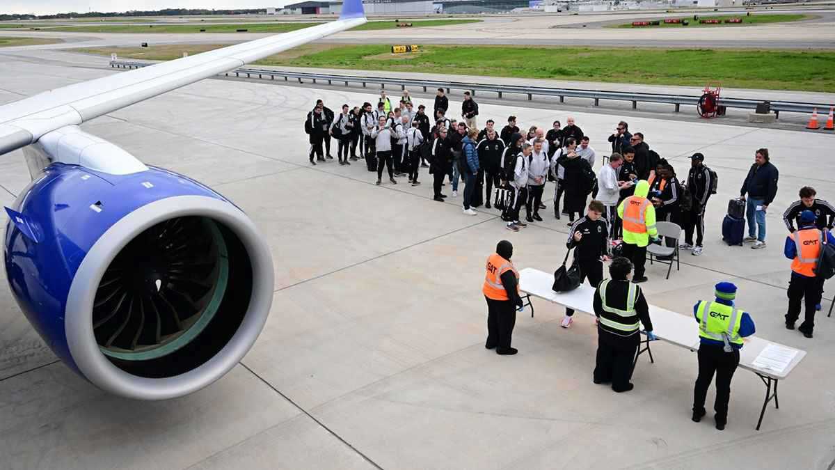 تفتيش غريب للاعبي منتخب بلجيكا عقب مواجهة أمريكا الودية (صور) 