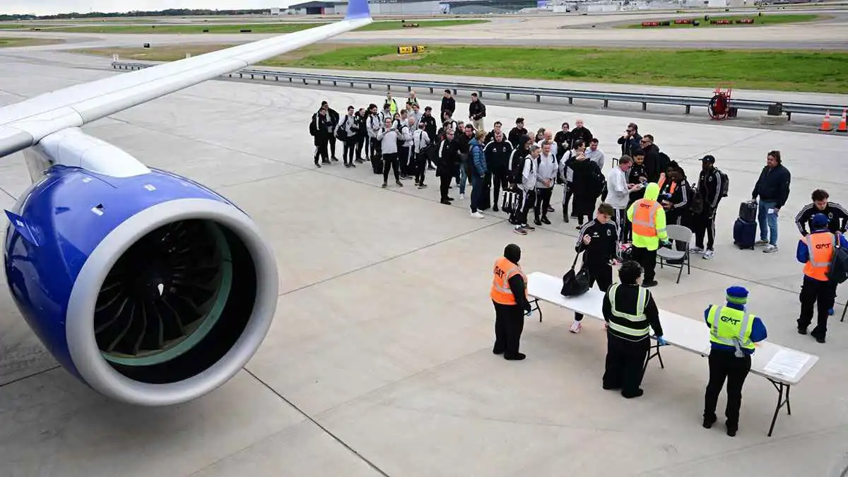 تفتيش غريب للاعبي منتخب بلجيكا عقب مواجهة أمريكا الودية (صور)