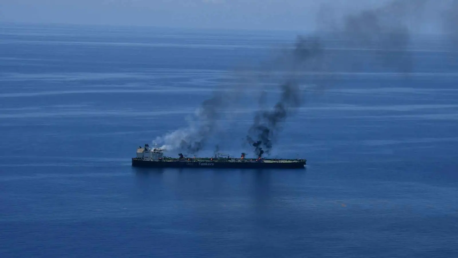 "سنتكوم": الحوثيون هاجموا ناقلتي نفط في البحر الأحمر