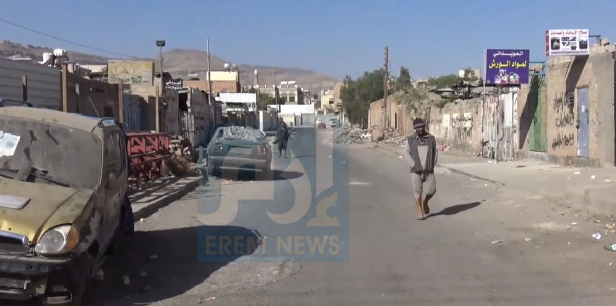 بالفيديو.. شلل في صنعاء  لليوم الثاني والحوثيون يمزقون صور علي عبدالله صالح