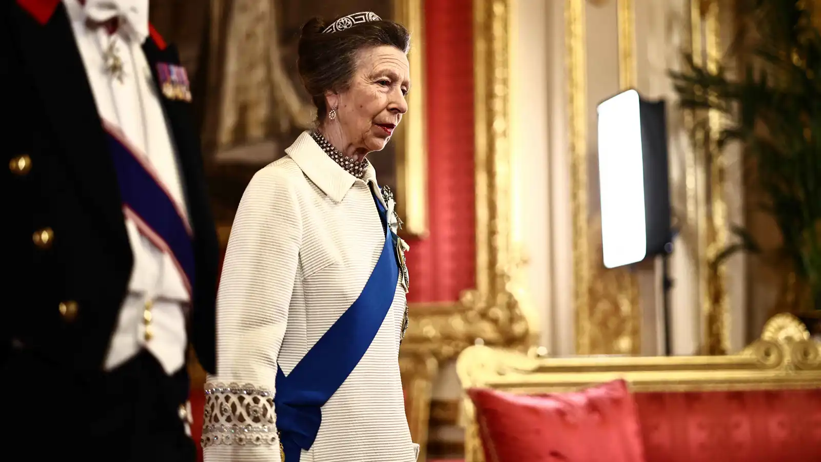 الأميرة آن تظهر بمعطف ارتدته قبل 57 عامًا (صور)