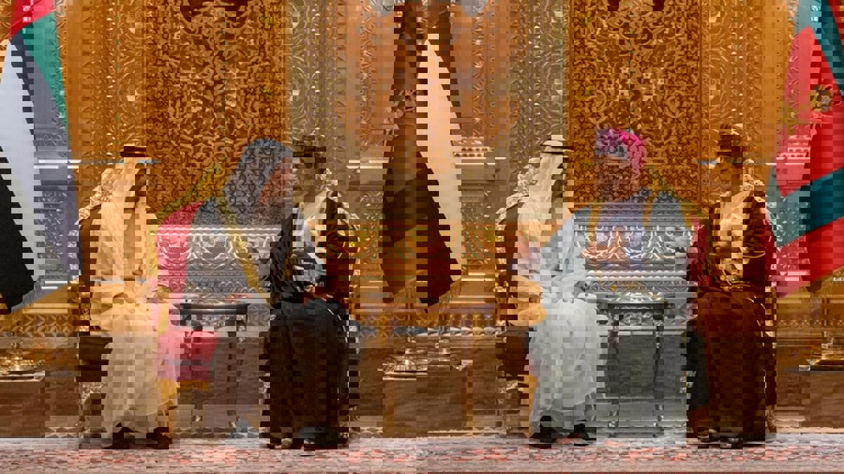 السلطان هيثم بن طارق والشيخ محمد بن زايد يعقدان جلسة مباحثات رسمية