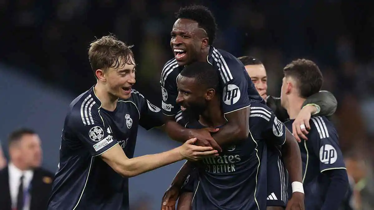 "في قلب كل شيء".. إشادة خاصة من كاراغر بنجم ريال مدريد