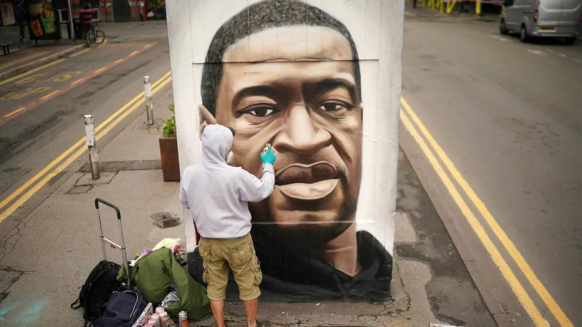 تجنب تهمة أكثر خطورة.. ضابط أمريكي سابق يقر بالذنب في قضية قتل جورج فلويد