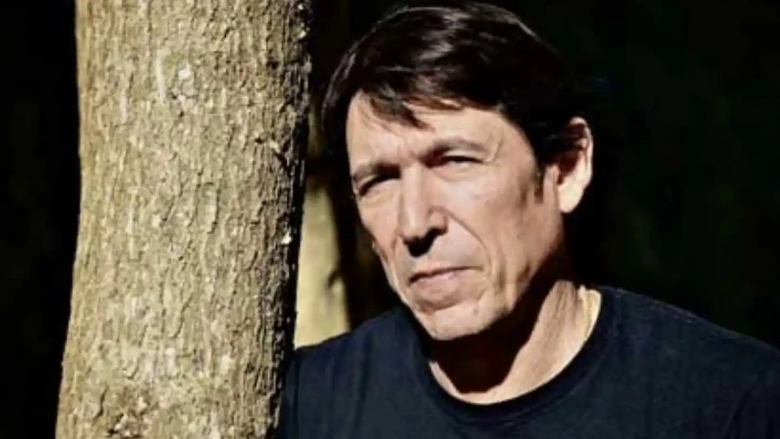 بعد صمت فني.. المغربي مالك بالعربي يعود إلى الساحة الموسيقية