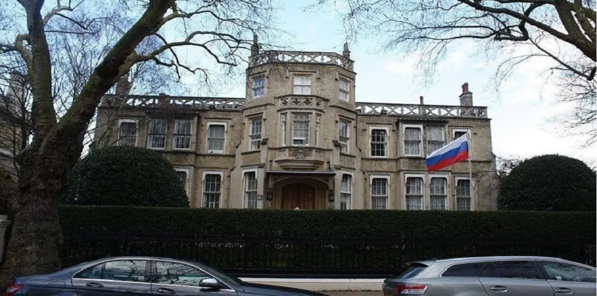 الدبلوماسيون الروس المطرودون في أزمة تسميم سكريبال يغادرون لندن