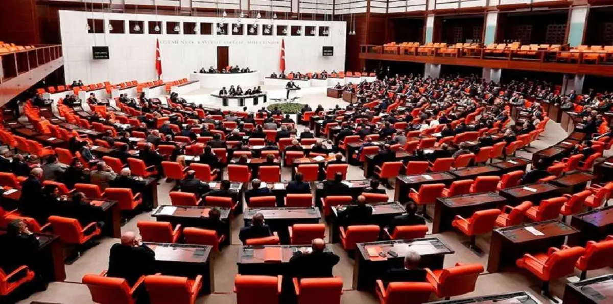 تركيا تلجأ إلى "مكافحة الإرهاب" بدلًا من "الطوارىء"