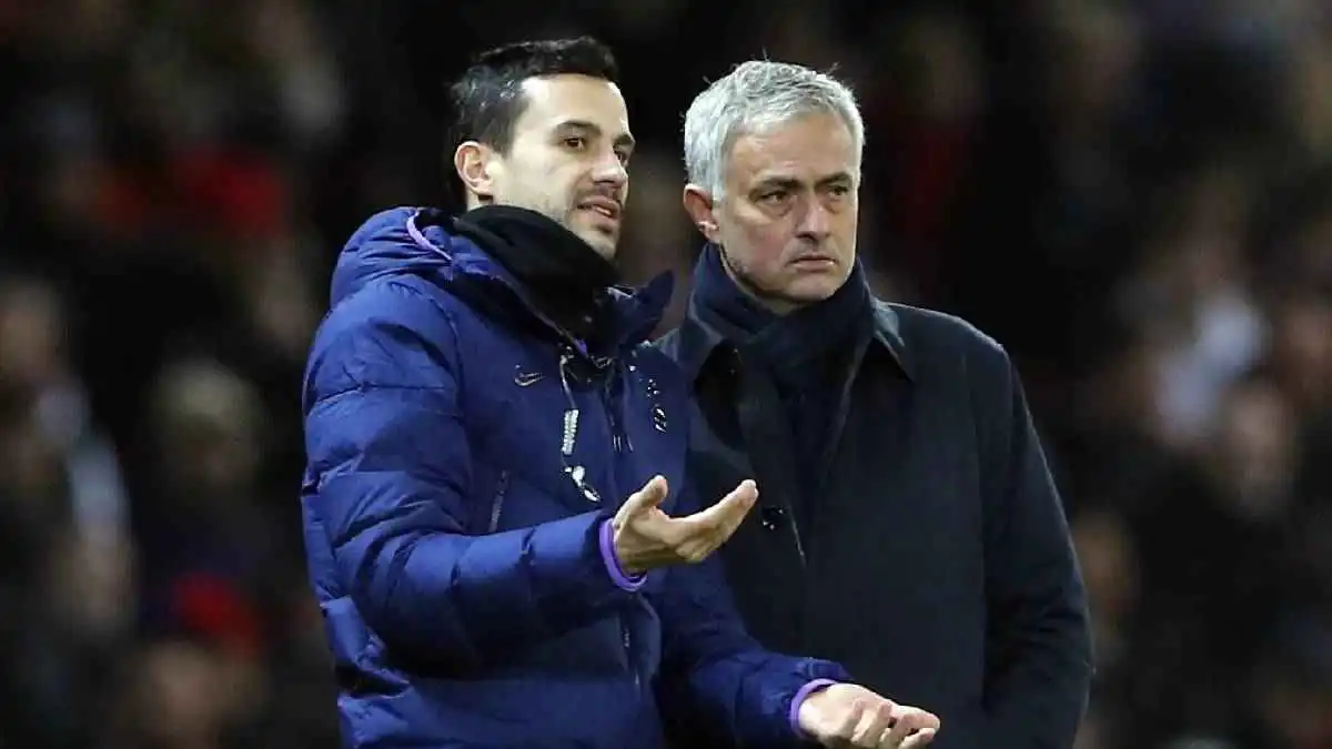 دهاء ساكرامانتو ضد مانشستر سيتي.. أشهر لقطة لمساعد محمد وهبي مع مورينيو (فيديو)