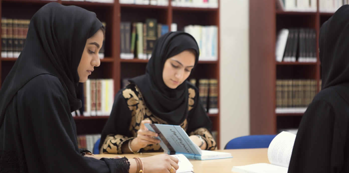 الإمارات تسحب كتابًا مدرسيًا أجنبيًا يصف الفلسطينيين بـ"الإرهابيين"