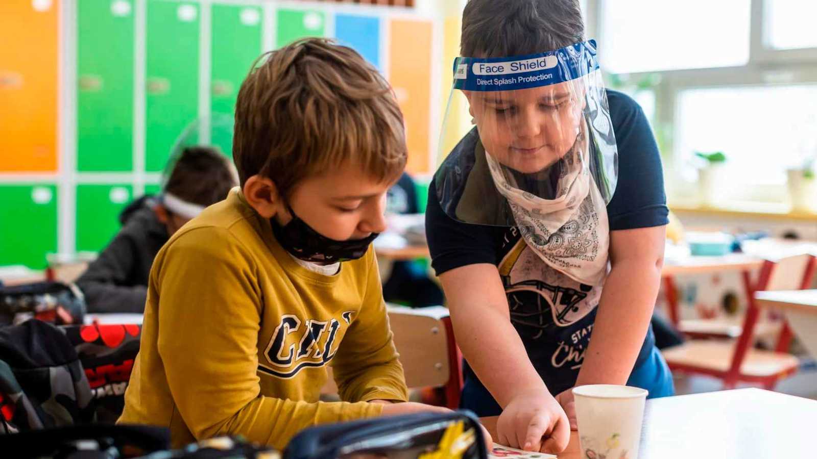 بعد وفاة 25 طفلاً.. لقاحات "كوفيد" تثير قلق مسؤولي الصحة في أمريكا