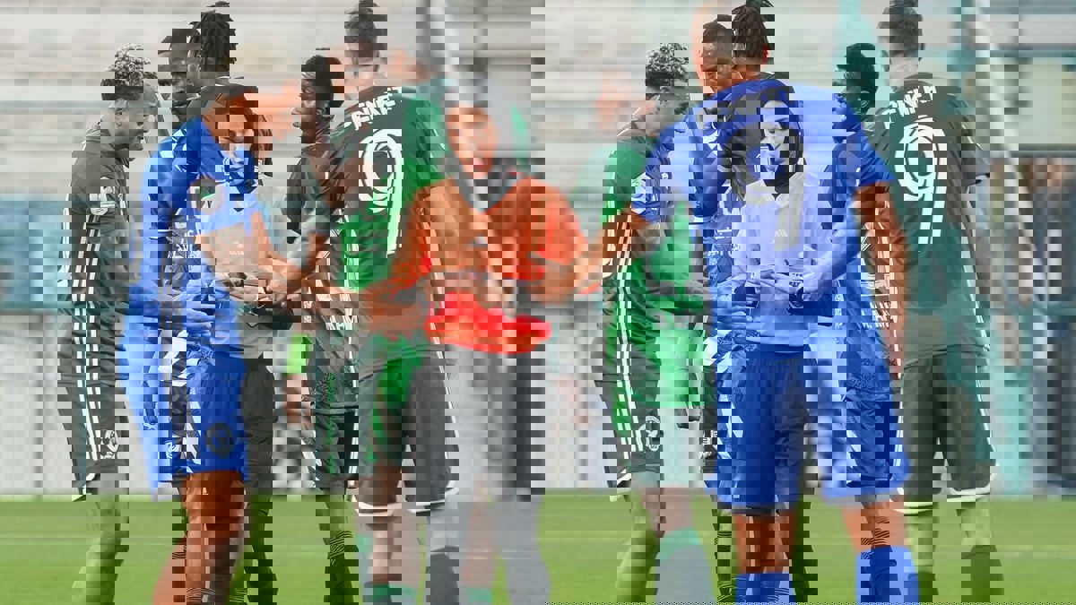 طاقم تحكيم نسائي بقيادة روضة المنصوري لمباراة العين والبطائح (فيديو)