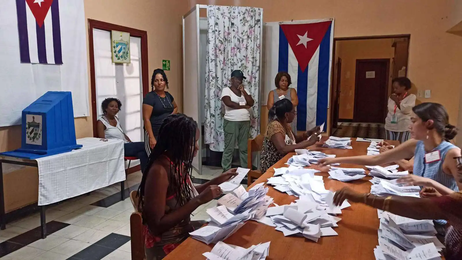 هافانا بين إرث كاسترو وحسابات واشنطن.. 4 مرشحين يشعلون السباق الرئاسي