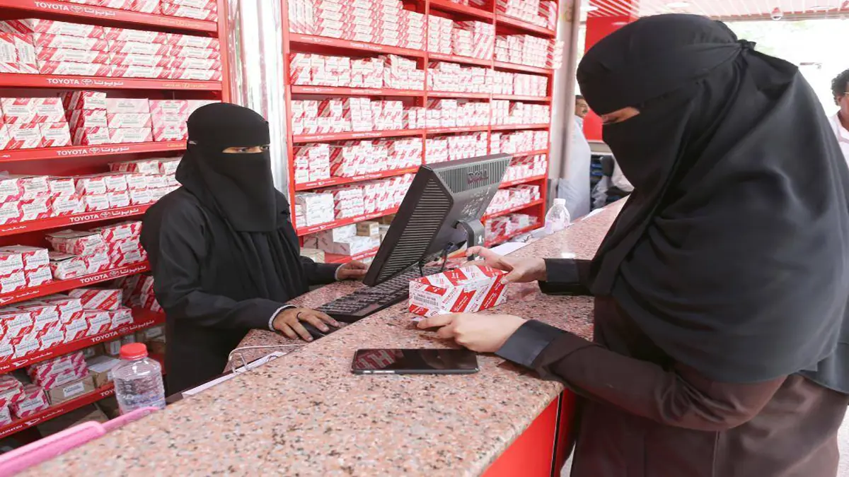 بعد القيادة.. سعوديات يثبتن جدارتهن بمهنة بيع قطع غيار السيارات (صور)