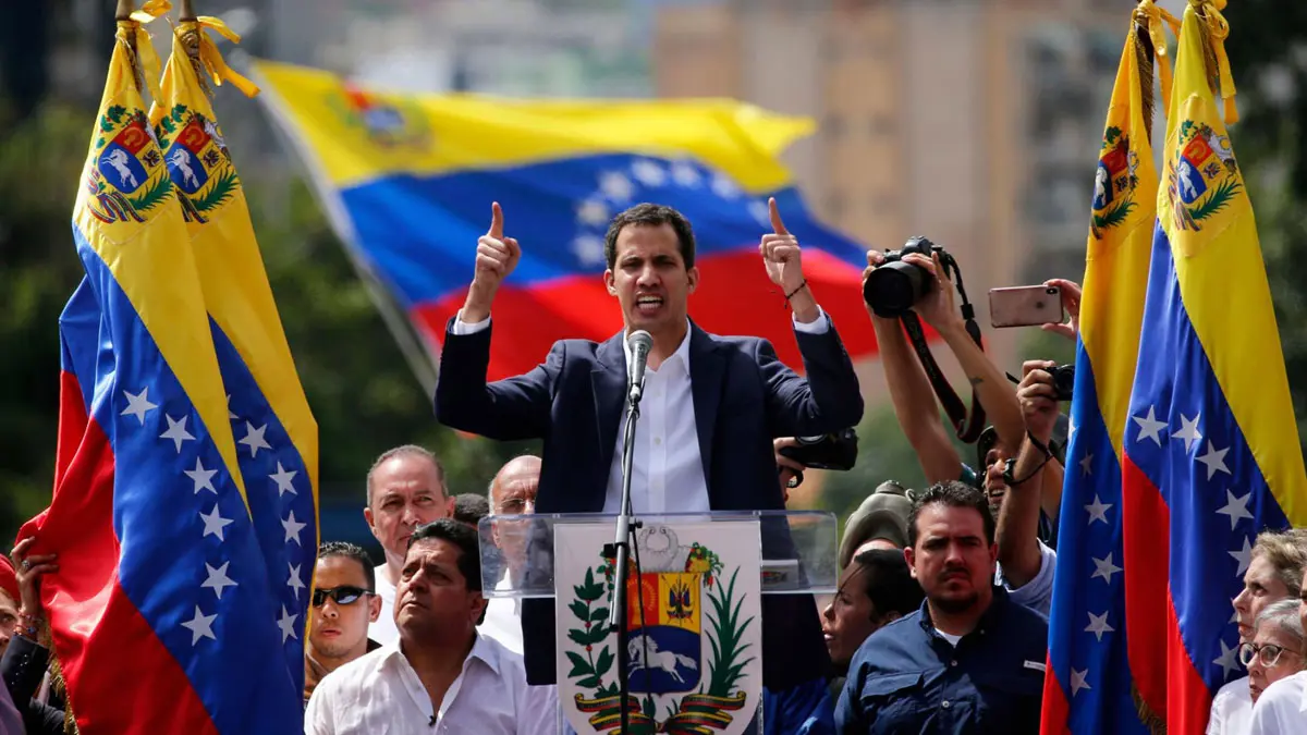 اليونان تعترف بغوايدو رئيسًا انتقاليًا لفنزويلا