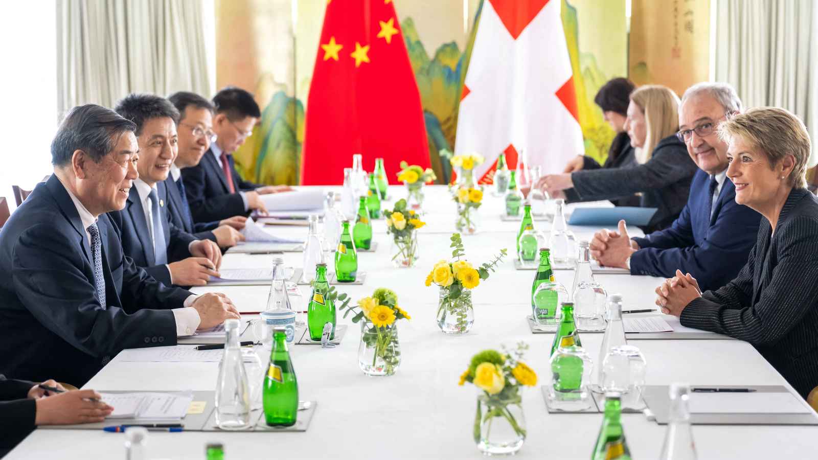 استئناف محادثات التجارة بين واشنطن وبكين غدًا في جنيف