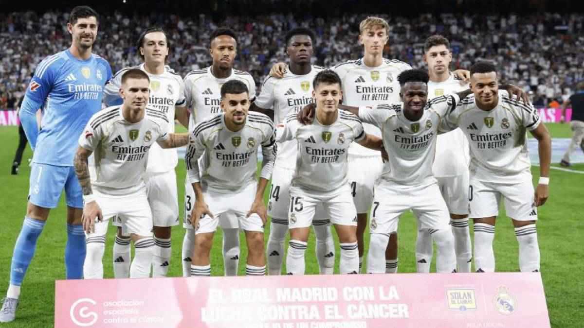 هدية لا تصدق.. نجم ريال مدريد يمنح حذاءه لأحد الأطفال (فيديو)