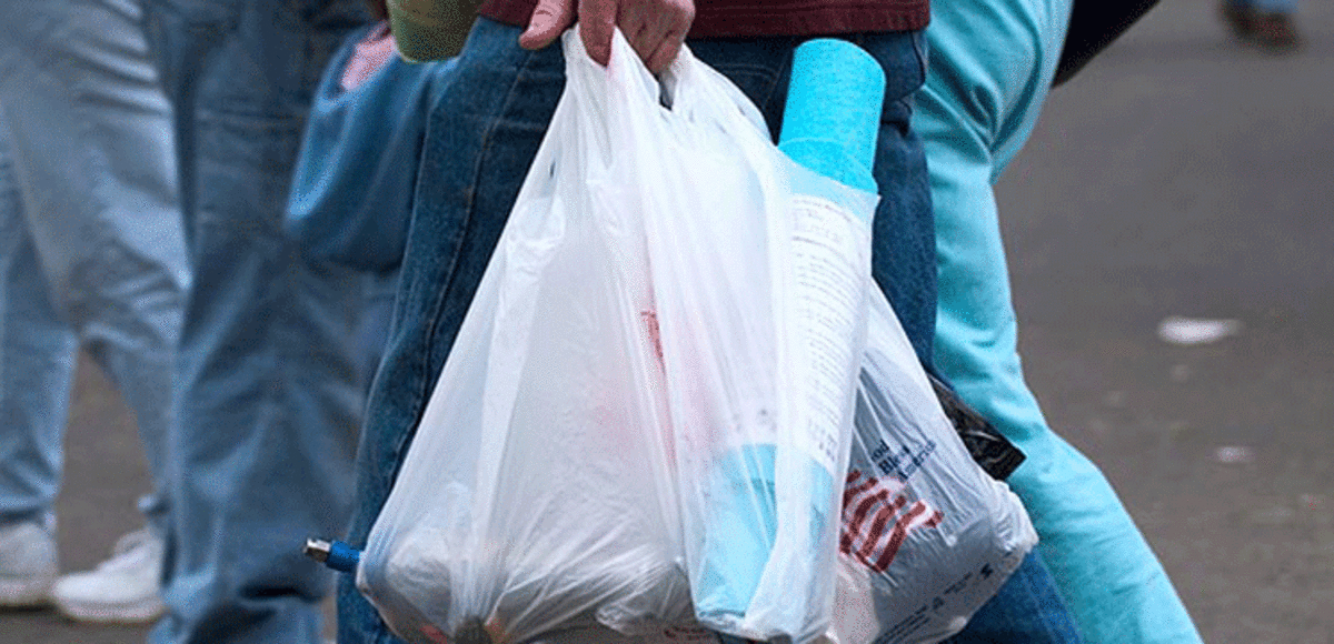 غرامة على الأكياس البلاستيكية في انجلترا قلصت استخدامها 75%