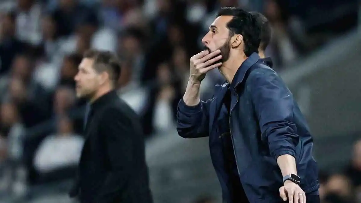 إقبال خرافي عليه.. كم يبلغ سعر "جاكيت" أربيلوا الذي خطف الأضواء؟