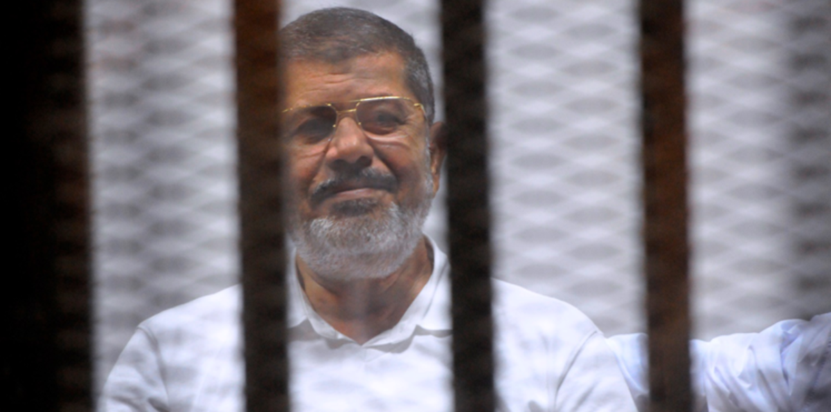 محكمة مصرية تلغي حكم السجن المؤبد على مرسي في قضية التخابر مع حماس