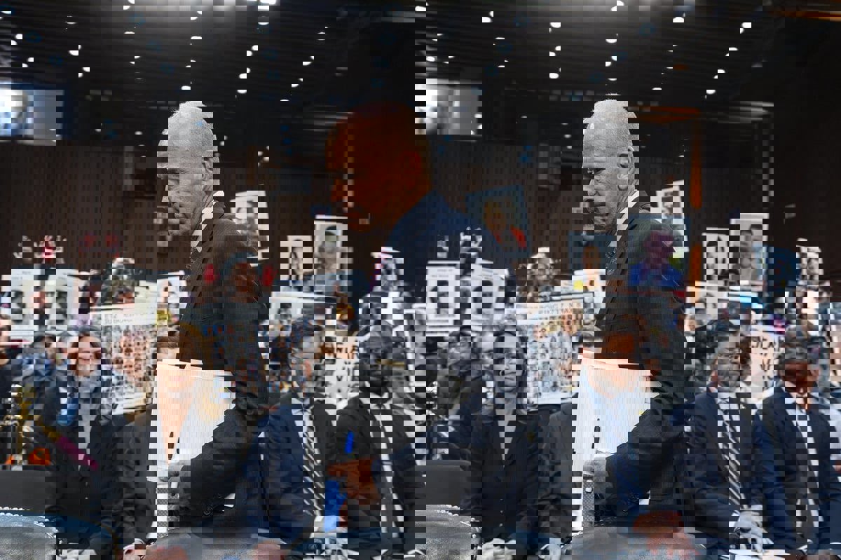 متهم بالاحتيال.. توبيخ رئيس "بوينغ" بسبب مخالفات السلامة (فيديو)