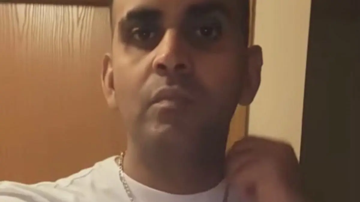 المذيع الكويتي محمد المؤمن يعلن اعتناق الديانة المسيحية (فيديو)