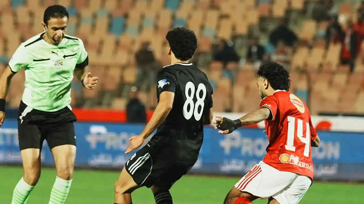 احتُسب في مباراة الزمالك.. قناة الأهلي تهاجم الحكم طارق مجدي والشناوي (فيديو)