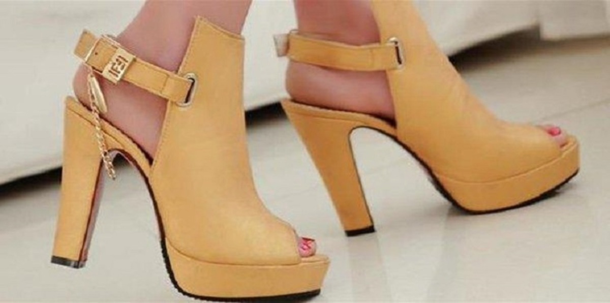 الجوارب في حذاء الصندل تحمي الجسم من الكروم