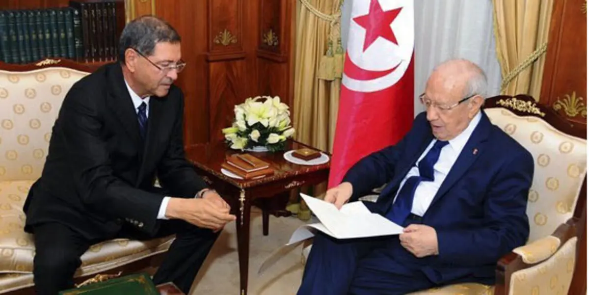 السبسي يلمح لإقالة حكومة "الحبيب الصيد" لصالح حكومة وحدة وطنية