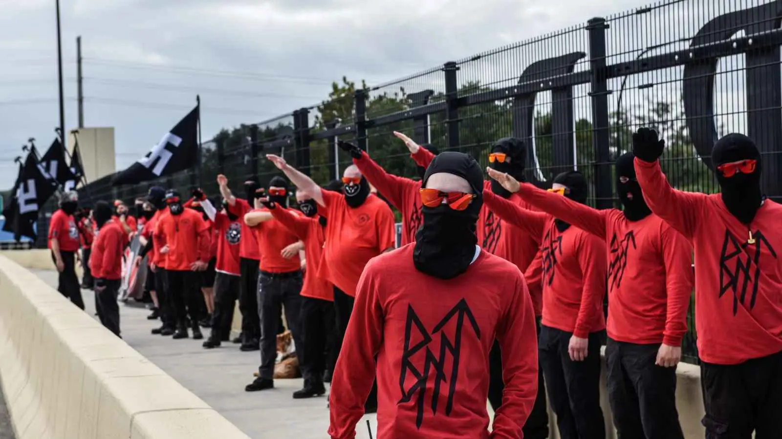 "مساحة للتنفس".. هل حانت لحظة النازيين الجدد بعودة ترامب؟